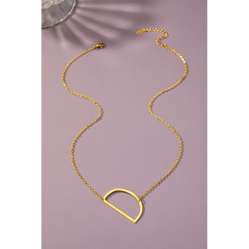 Initial pendant necklace