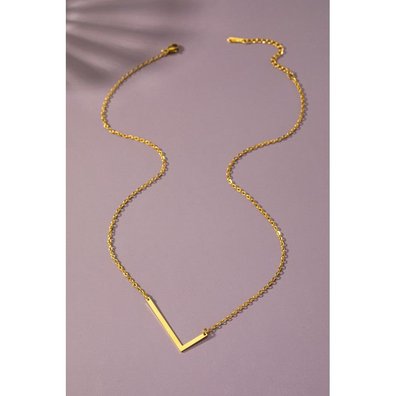 Initial pendant necklace