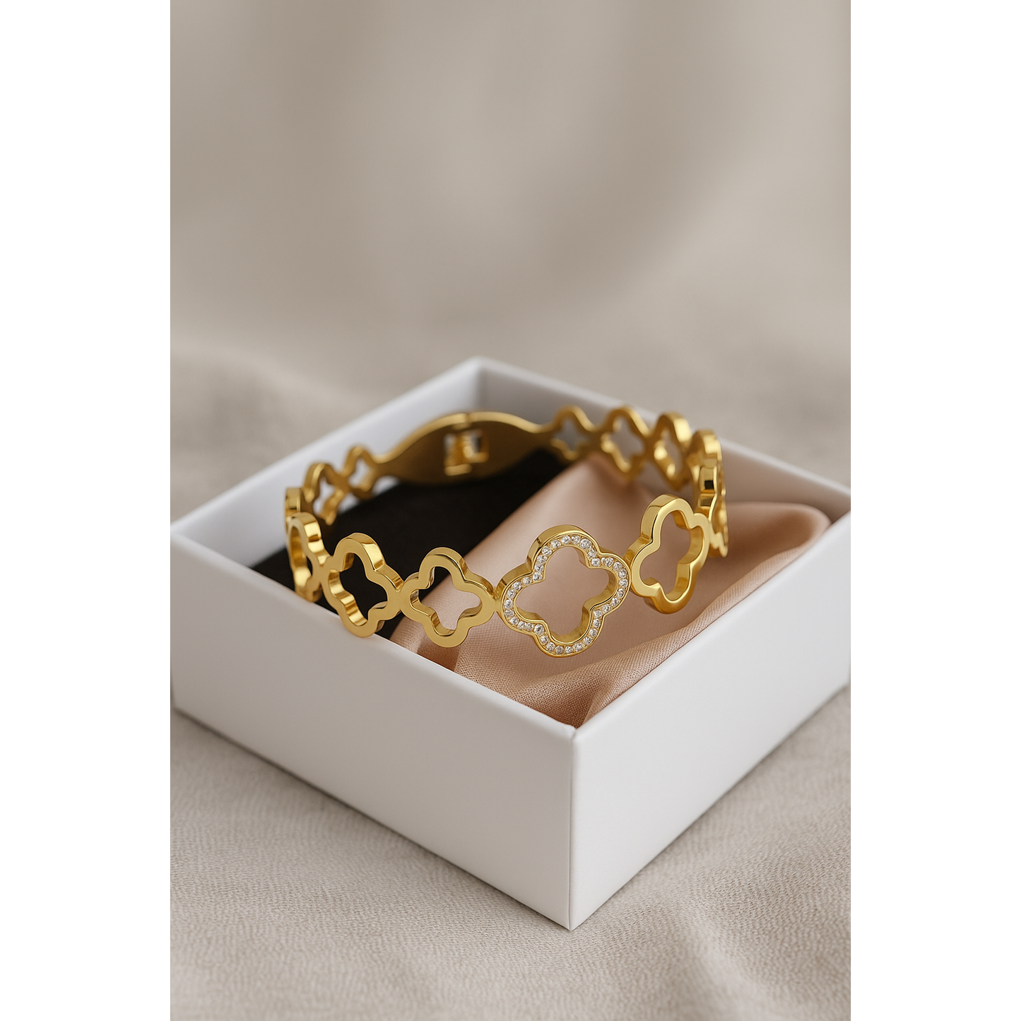 Luxe Clover Cutout Bracelet